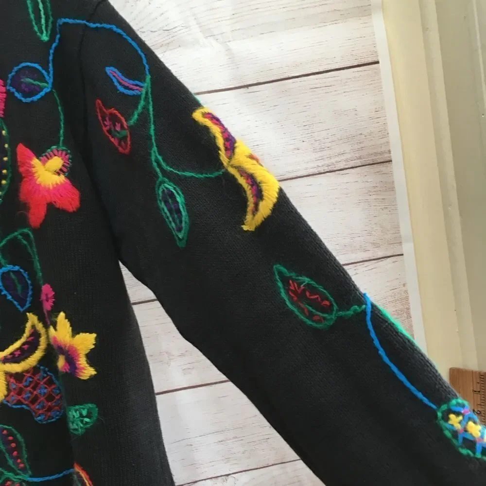 VINTAGE ROSANNA‎ EMBROIDERED SWEATER IN BLACK
